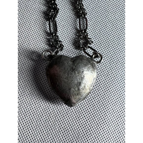 Vintage Heart-Shaped Necklace With Chain - Picture 5 of 6